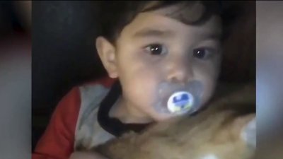 Madre hispana exige justicia por la muerte de su hijo de 2 años