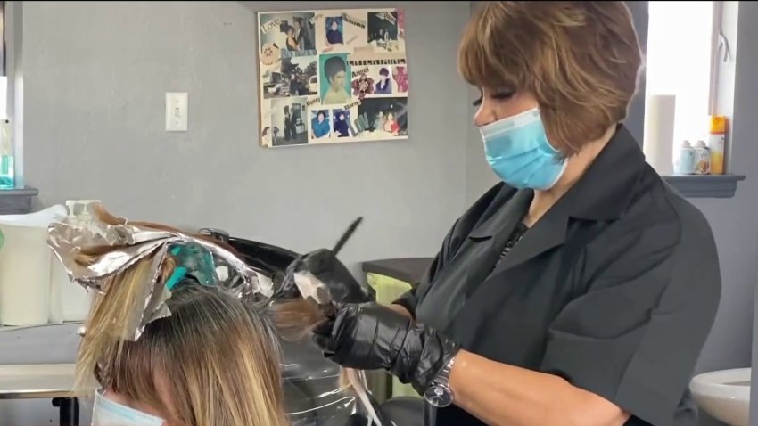 Termina la espera: salones de belleza y barberías reabren sus puertas