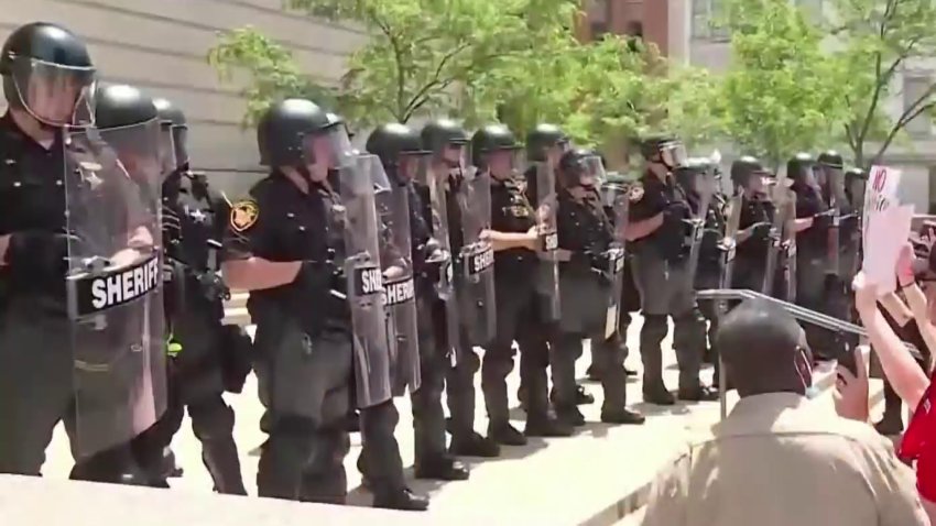 Condado Sacramento declara toque de queda tras las violentas protestas
