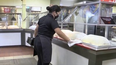 Restaurantes buffets modifican su concepto para reabrir de forma segura