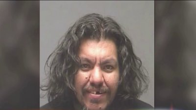 Tras las rejas: arrestan a un hombre por presuntamente intentar robar un banco en Fresno