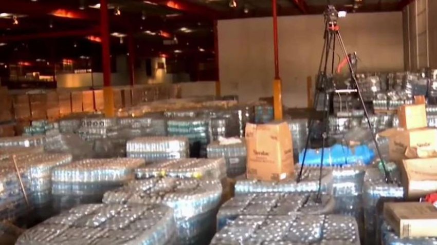Escándalo en Puerto Rico: hallan suministros sin usar guardados en una bodega