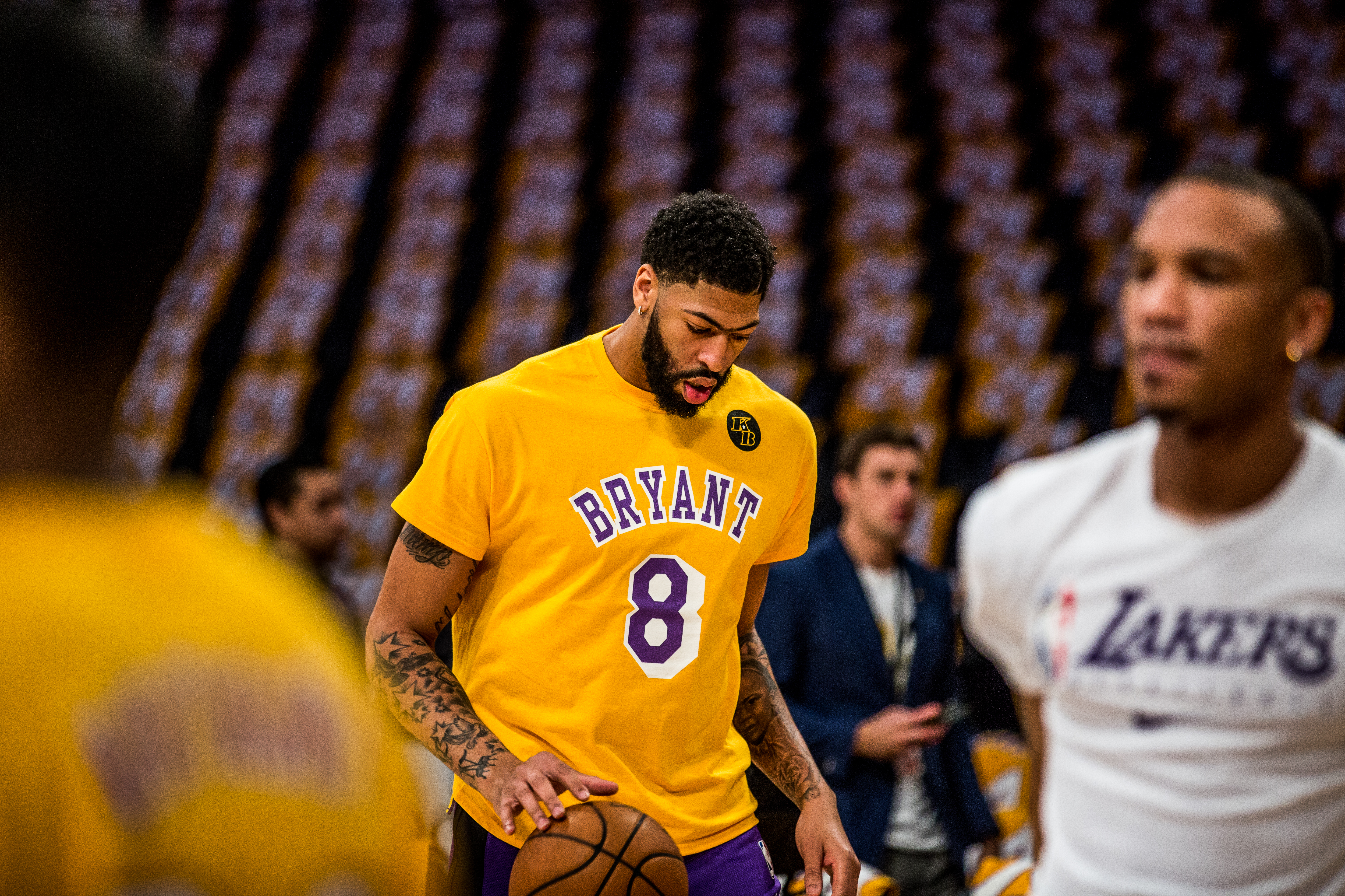 Anthony Davis antes del primer juego de los Lakers desde la muerte de la leyenda de la franquicia Kobe Bryant.