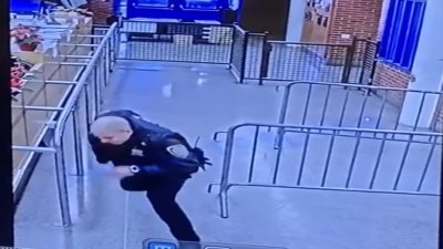 Impactante video: así reaccionaron los policías a tiroteo dentro de cuartel