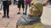 Bolivia: remueven busto de Evo Morales a martillazos