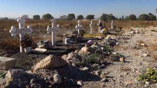 Cruces que recuerdan a muertos por explosión en gasoducto