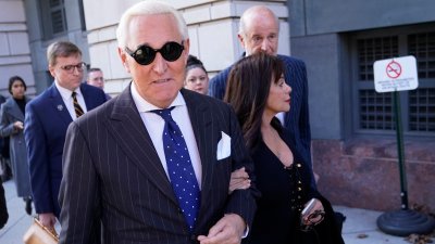 Roger Stone, aliado y amigo de Trump, condenado a más de tres años de cárcel