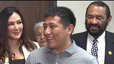 Emotivo reencuentro: dreamer regresa a EEUU tras quedar varado en México