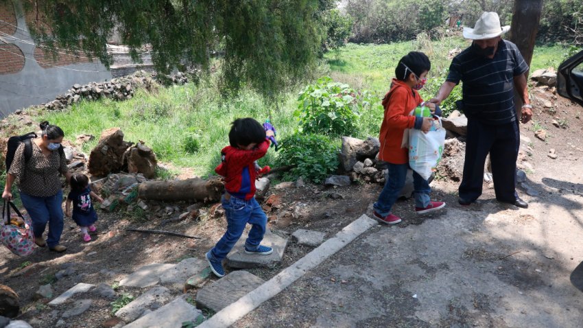 Familia en el barrio con más contagios de CDMX