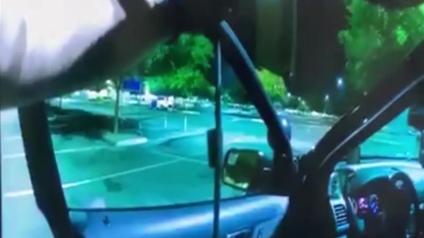 Oficiales de policía matan a tiros a un hombre de Clovis en el estacionamiento de una Walmart