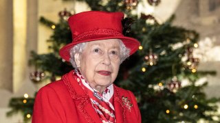 La Reina Isabel luego de evento de Navidad a trabajadores del Castillo de Windsor.
