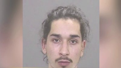 En Clovis: hombre apuñala a tres y escapa de las autoridades