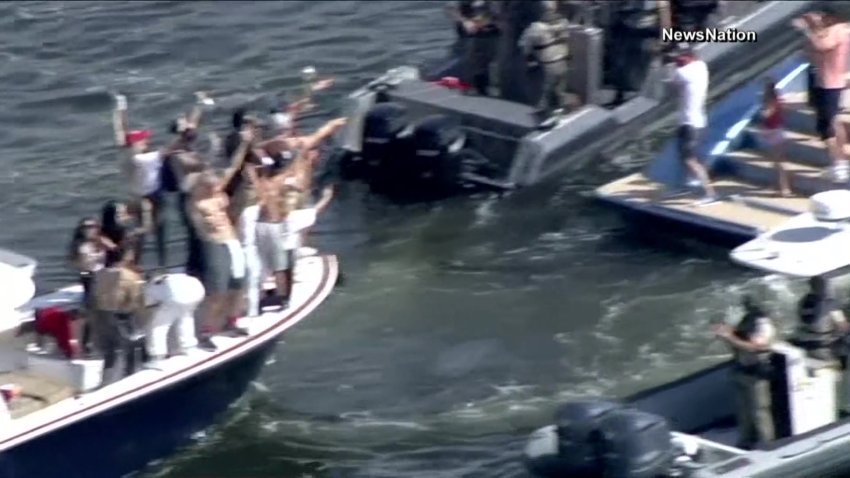 En video: Tom Brady lanza el trofeo de la NFL desde su propio bote