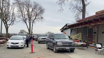 Cientos de trabajadores del campo siguen recibiendo la vacuna contra el COVID-19