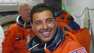 Exastronauta hispano José Hernández: “En unos 15 años iremos a Marte”