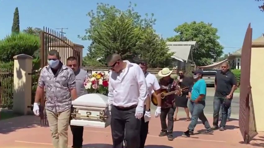 Triste despedida: sepultan a la pequeña que murió dentro de un carro en Visalia