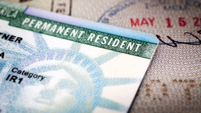 Quiénes se beneficiarán del plan migratorio que otorgará la “green card” a ciertos cónyuges de estadounidenses