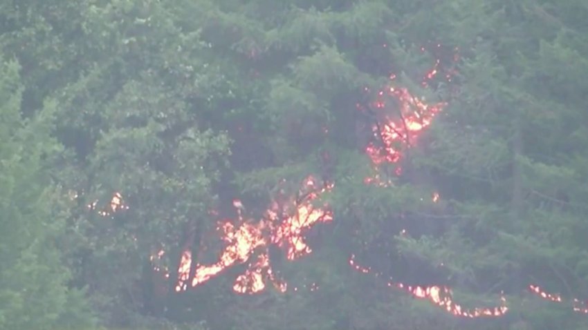 Incendio Dixie sigue arrasando con todo a su paso; siguen las evacuaciones