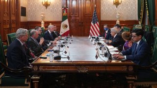 Mesa de conversación entre funcionarios de México, con AMLO a la cabeza, y senadores de Estados Unidos