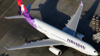 Foto de archivo de un vuelo de Hawaiian Airlines.