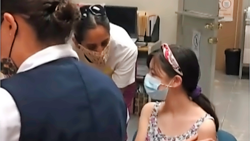 Adolescente en Tijuana, primera en recibir vacuna anticovid en México