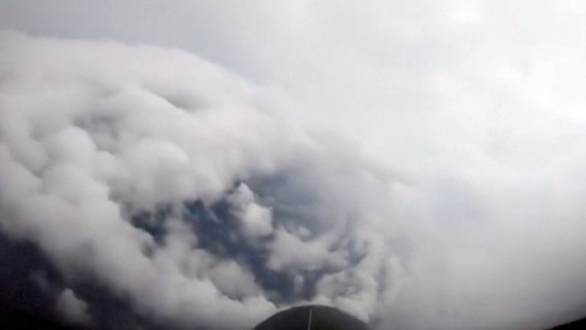 Video: avión se mete en el ojo del poderoso huracán Sam