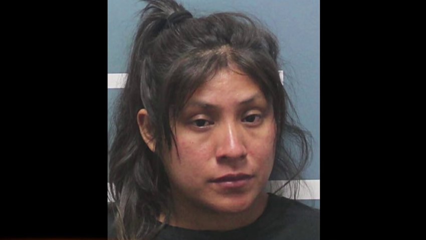 Condenan a la madre de la niña que murió dentro de un carro caliente en Tulare