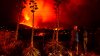 Video: así ruge el volcán en La Palma mientras sus ríos de lava destruyen todo a su paso