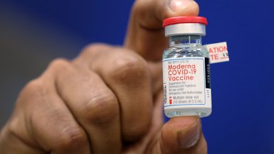 Moderna y Pfizer preparan vacunas con más protección contra Ómicron