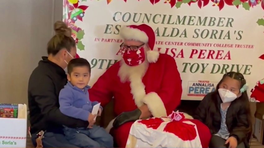 Cientos de niños del Valle Central reciben la visita de Santa Claus