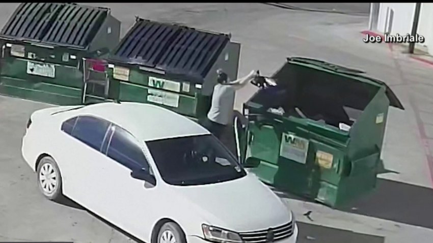 En video: madre acusada de lanzar a su recién nacido a la basura