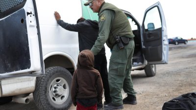 ¿Cómo patrocinar a un menor ante Inmigración? Un abogado explica el proceso