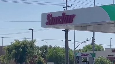 Encuentran hombre muerto en una gasolinera de Fresno