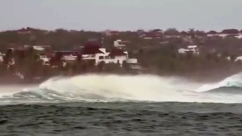 En video: el tamaño de las olas y el impacto del viento de la tormenta tropical Aghata son prueba de su fuerza