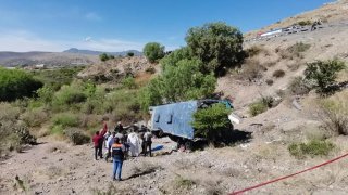 Volcadura de un bus con migrantes