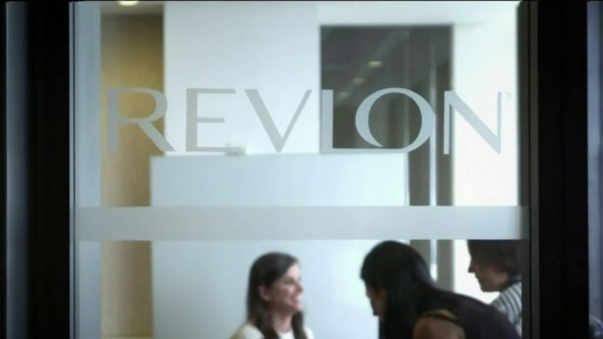 Revlon pide protección por bancarrota tras ser golpeada por las deudas