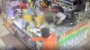 Captados en video: A punta de pistola menores de 16 años habrían robado varios negocios en condado Tulare