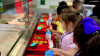 Distrito escolar de Fresno ofrece comida gratuita para menores durante el verano