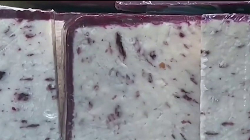 Brote de listeria vinculado a carne y queso afecta a varios estados