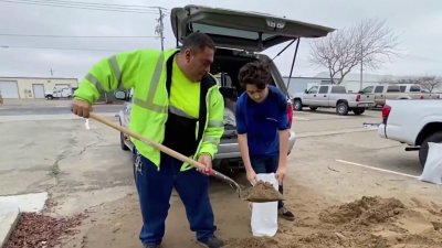 Alerta de inundación para el Valle de San Joaquín; residentes se preparan para evitar daños