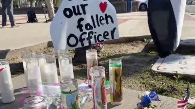 “Era muy amable”: improvisan altar en memoria de oficial hispano caído en Selma