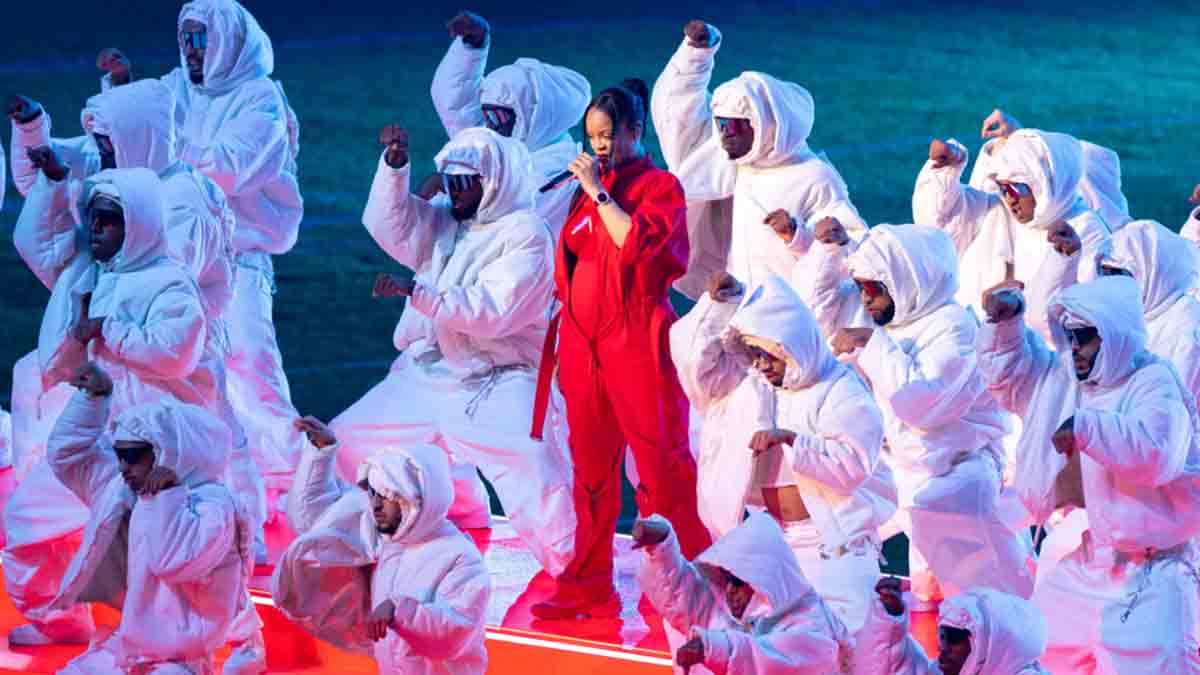 Mira las fotos del espectáculo de Rihanna en el medio tiempo del Super Bowl LVII
