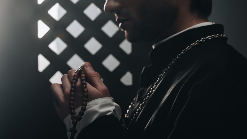 Polémico proyecto de ley obligaría a los sacerdotes a revelar algunas confesiones