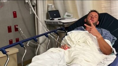 Surfista sobrevive a ataque de tiburón y dice que volvería al agua
