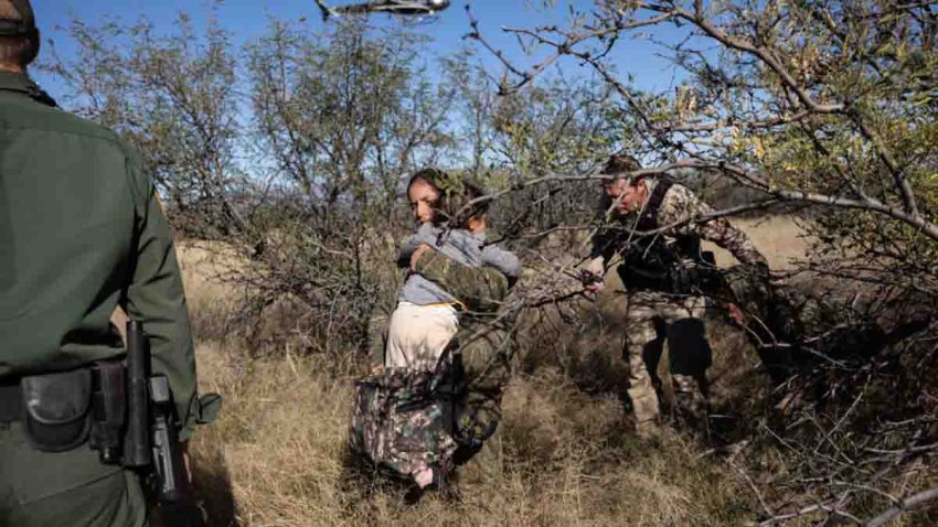 Gobierno de Biden estaría evaluando retomar la detención de familias que crucen la frontera