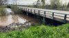 Centenar de residentes deben evacuar en Porterville debido a crecida de río