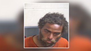 La policía local ha arrestado nueve veces a Willis Randolph durante el último mes.