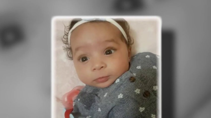 Arrestan a padres de bebé de 3 meses hallada sin vida dentro de una bolsa cerca de autopista