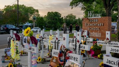 “Entendemos lo que significa perder a un hijo”: Biden se solidariza con familiares de víctimas del tiroteo en Uvalde