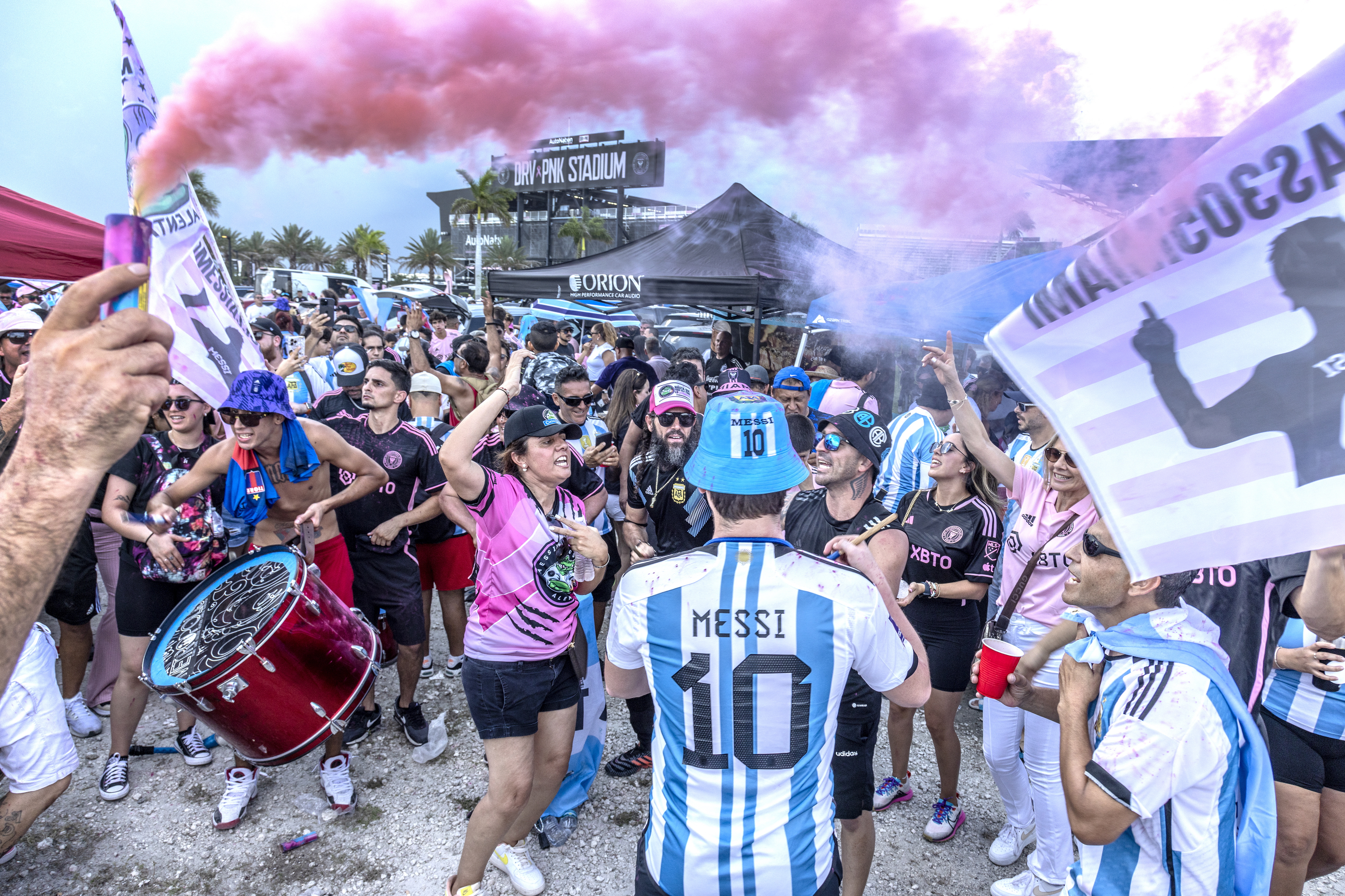 Al evento 'La PresentaSion' organizado por el Inter Miami CF en el DRV PNK Estadio de Fort Lauderdale, asistieron miles de seguidores del argentino que este 16 de julio decidieron no perderse un momento único en la historia del fútbol de EEUU.